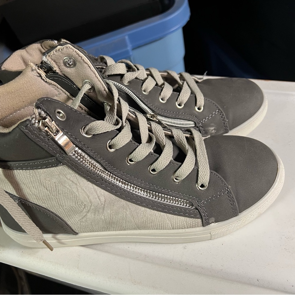 Womens sneakers